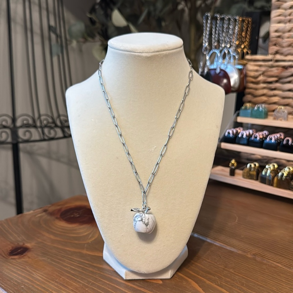 1 pc Apple Paperclip Necklace (various stones) - Picture 3 of 7